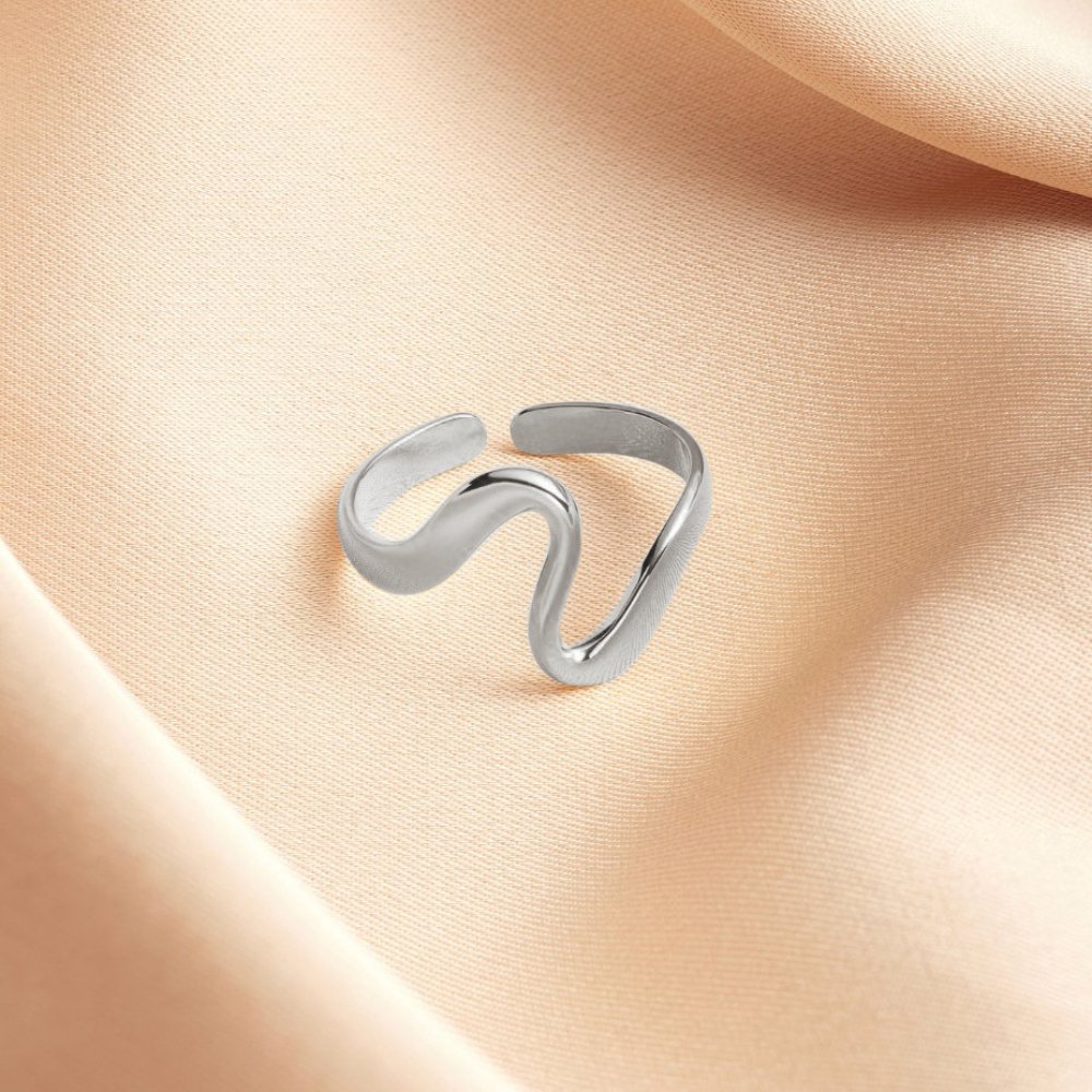 Arctic Wavy Sculpted Ring – FIORENE