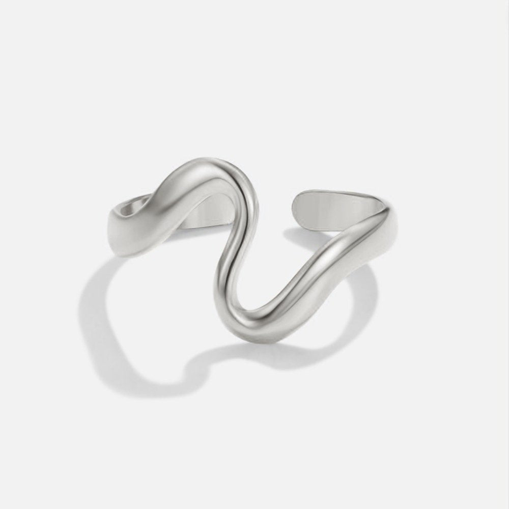 Arctic Wavy Sculpted Ring – FIORENE