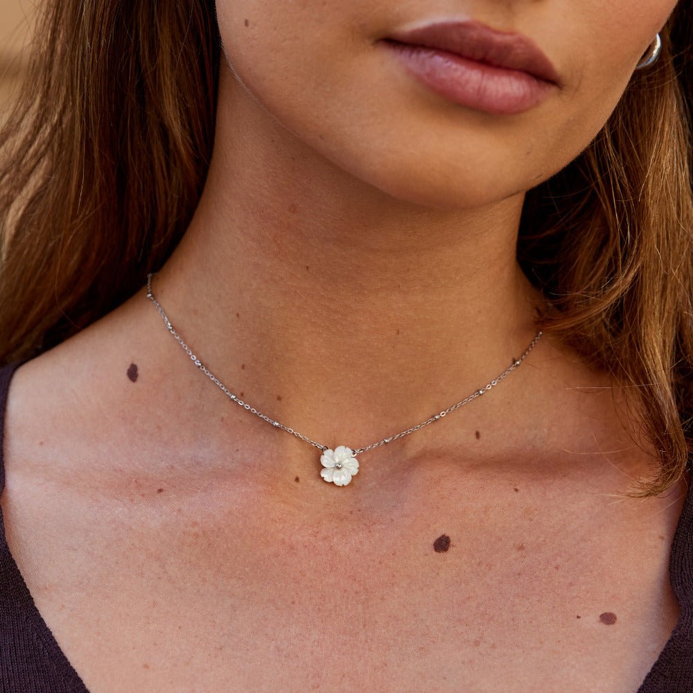 Silver Nacre Blossom Necklace – FIORENE