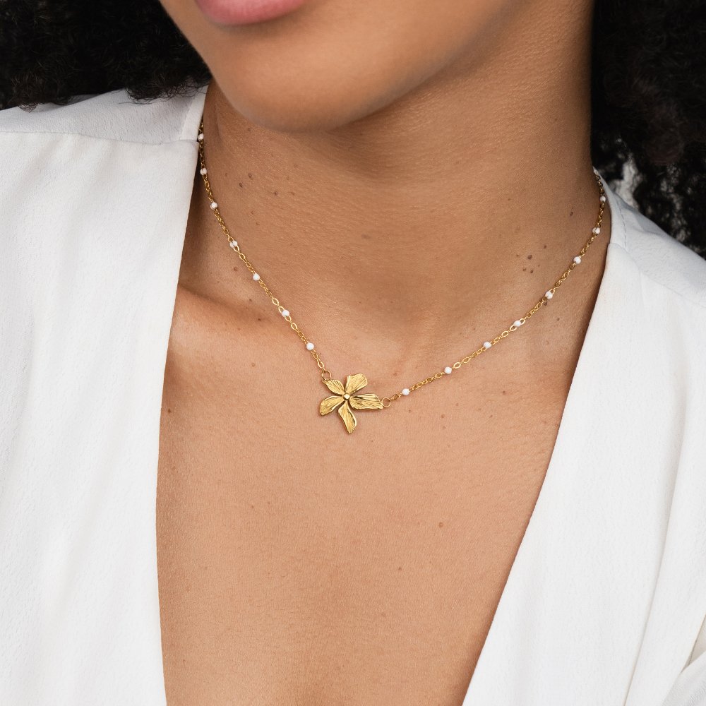 Radiant Gilded Flower Necklace – FIORENE