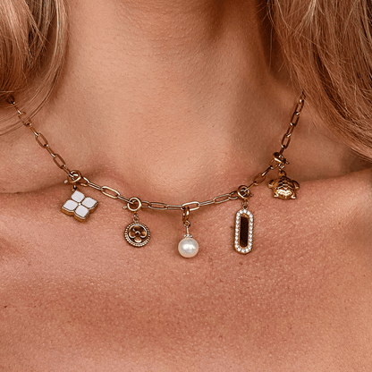 Sculpted Clover Charm – FIORENE