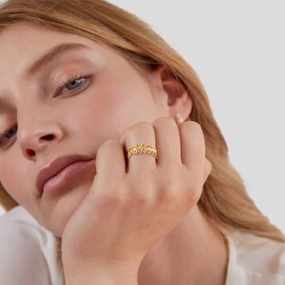Minimalist Foliage Statement Ring – FIORENE