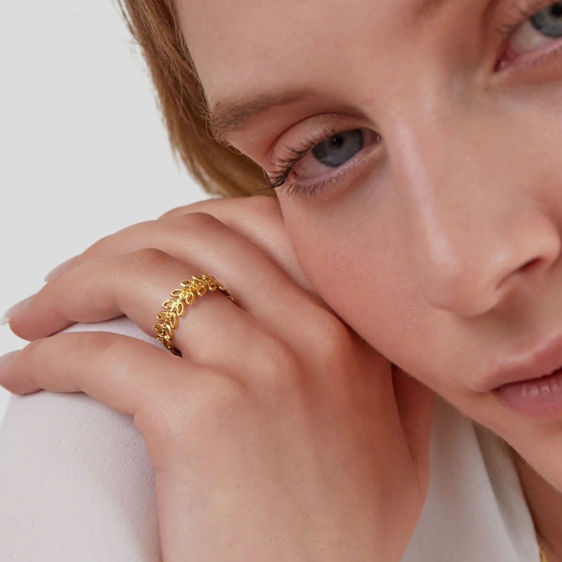 Minimalist Foliage Statement Ring – FIORENE