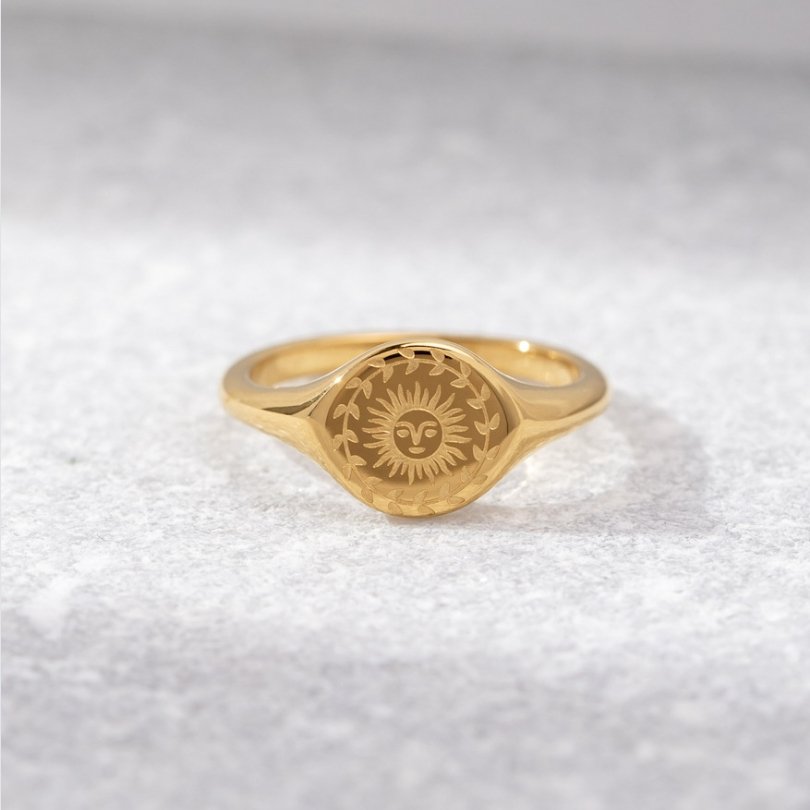 Golden Solstice Emblem Ring – FIORENE