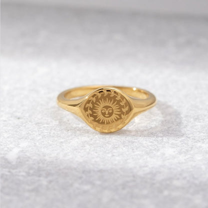 Golden Solstice Emblem Ring – FIORENE