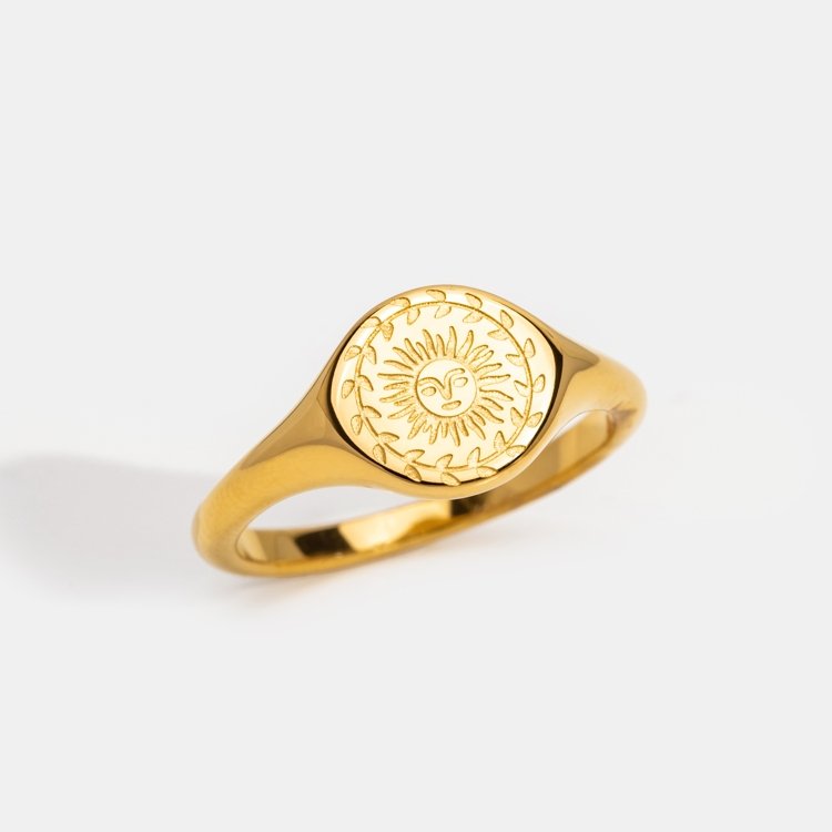 Golden Solstice Emblem Ring – FIORENE