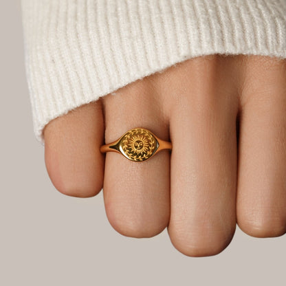 Golden Solstice Emblem Ring – FIORENE