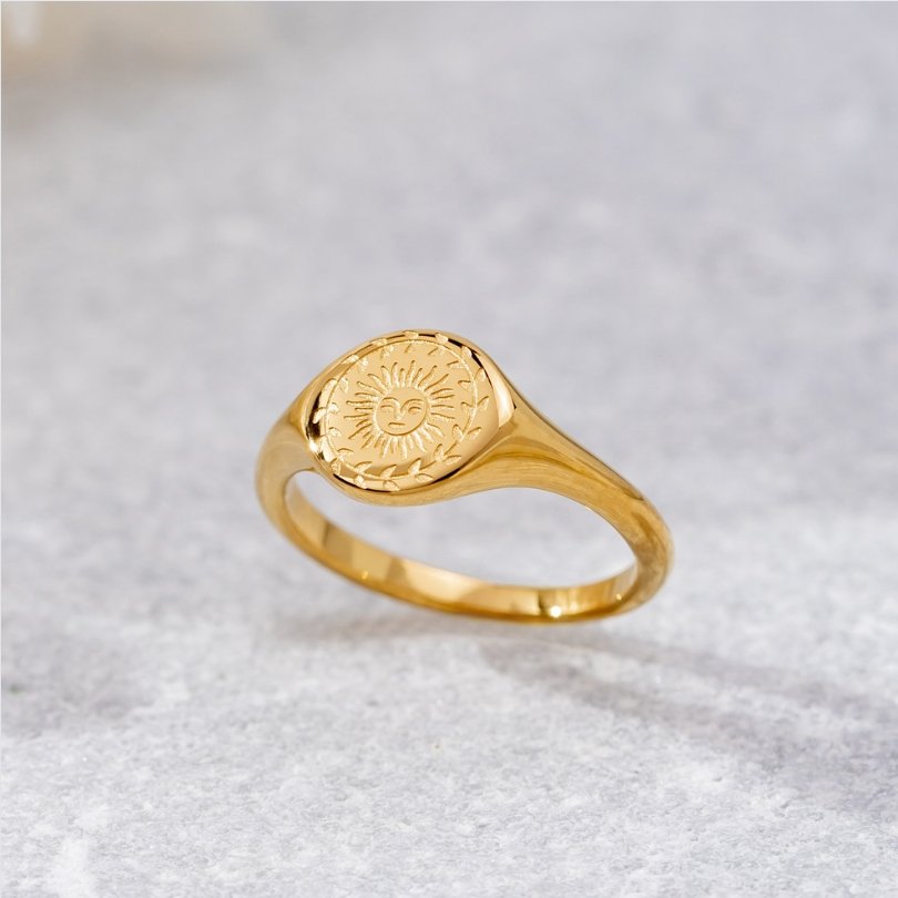 Golden Solstice Emblem Ring – FIORENE