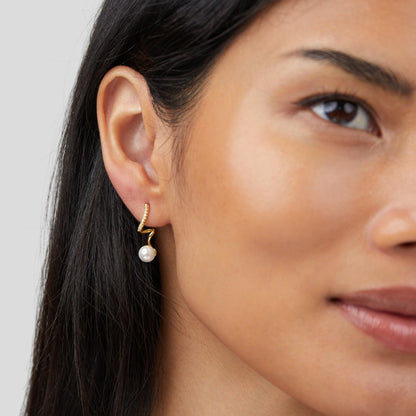 Gilded Ribbon Pearl Earring – FIORENE
