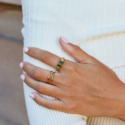 Emerald Twist Ring – FIORENE
