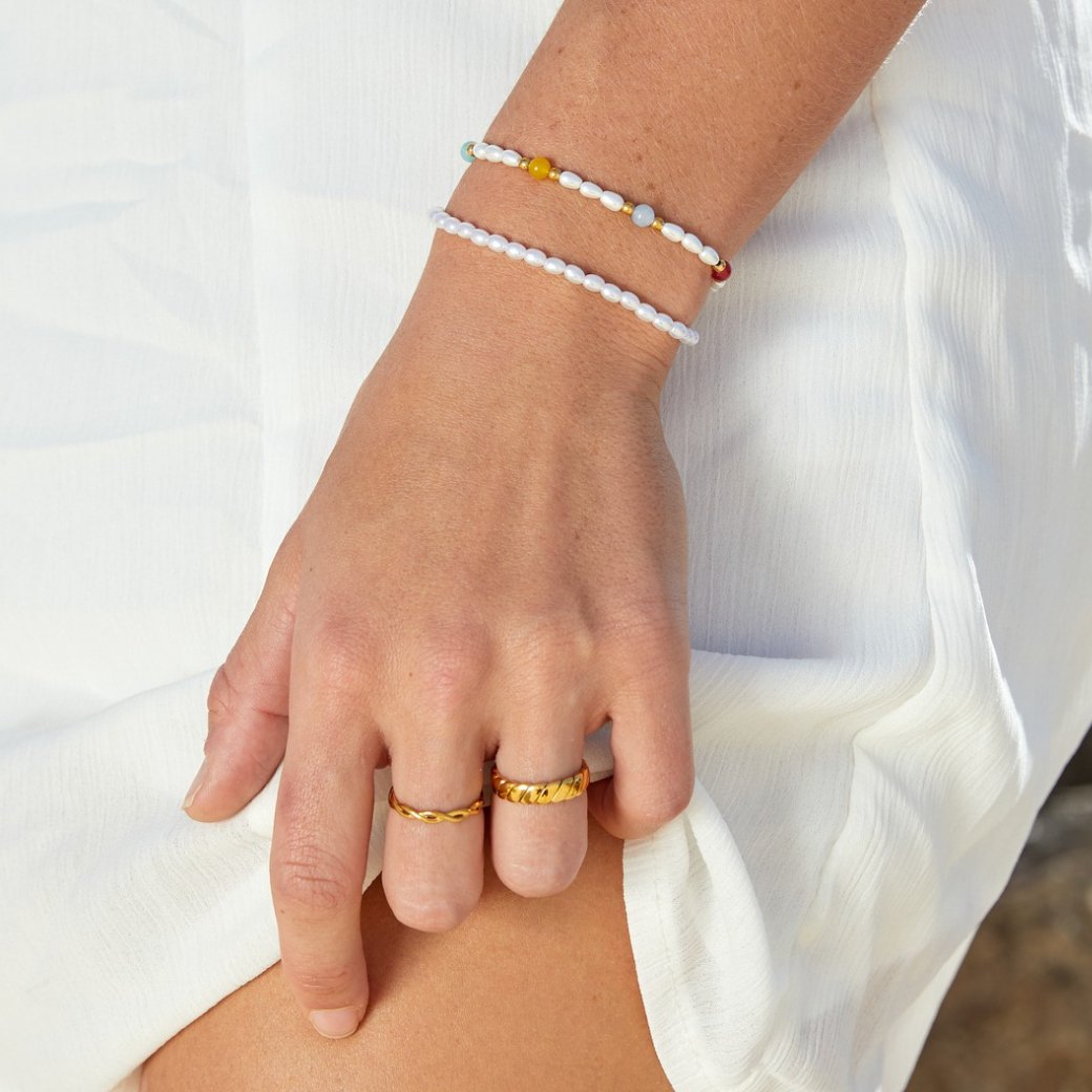 Golden-Clasp Shimmering Nacre Bracelet – FIORENE