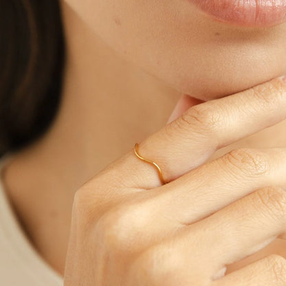 Iconic Golden Rippled Stackable Ring – FIORENE