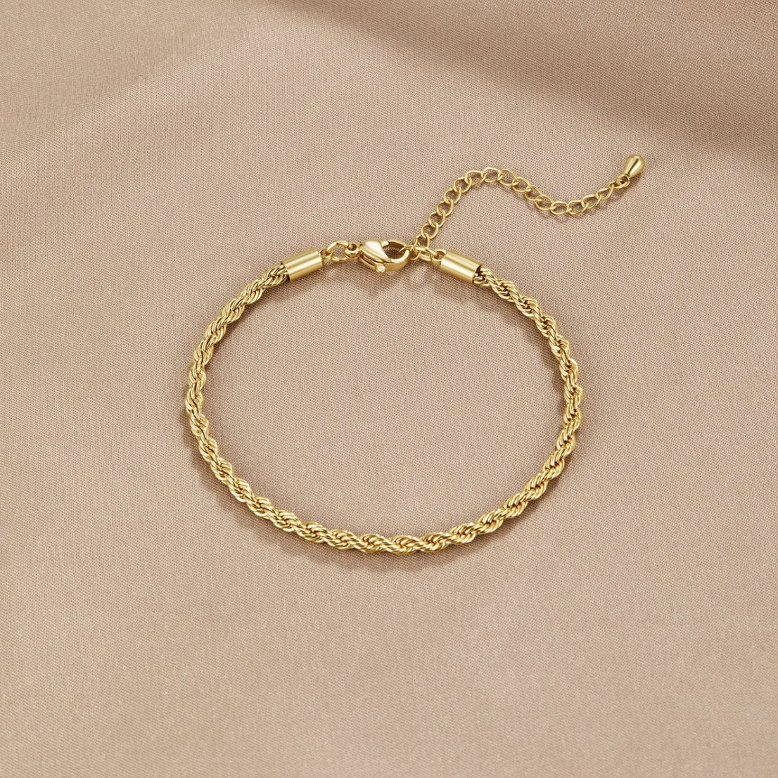 Golden Minimalist Spiral Link Bracelet – FIORENE