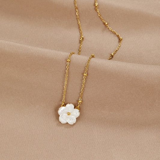 Polished White Shell Clover Necklace – FIORENE